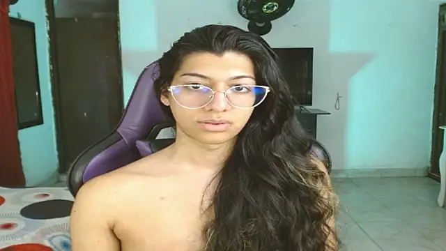 engielphoenis14 online show from March 26, 2026, 11:43 pm