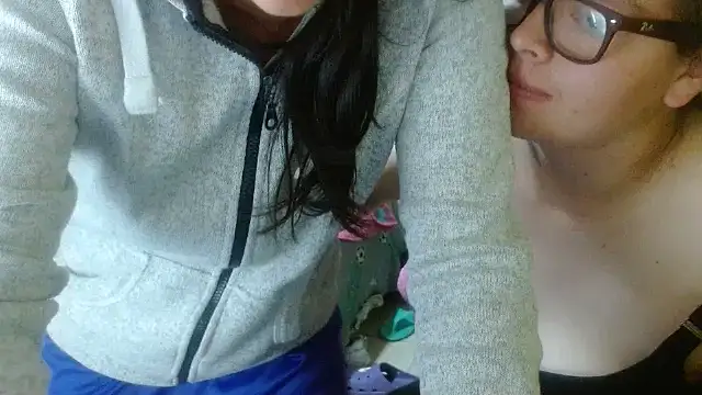 Snapshot of clayre_and_jill chatting on October 6, 2025, 4:43 am clayre and jill online show from October 6, 2025, 4:43 am