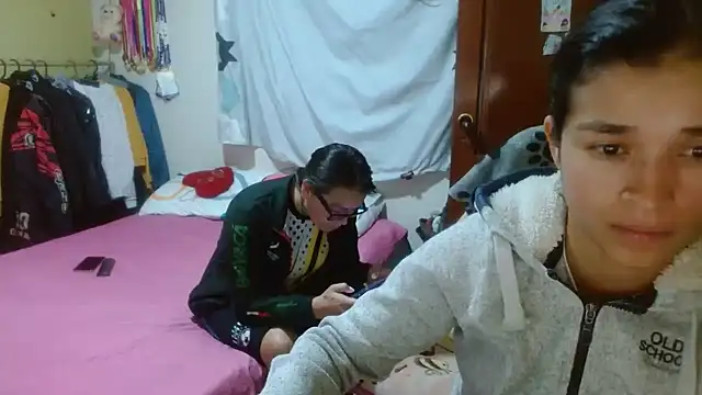 Snapshot of clayre_and_jill chatting on October 15, 2025, 4:45 am clayre and jill online show from October 15, 2025, 4:45 am