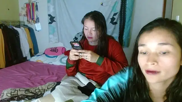 Snapshot of clayre_and_jill chatting on October 17, 2025, 1:42 am clayre and jill online show from October 17, 2025, 1:42 am