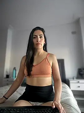 alessandra-a online show from October 7, 2025, 9:12 pm