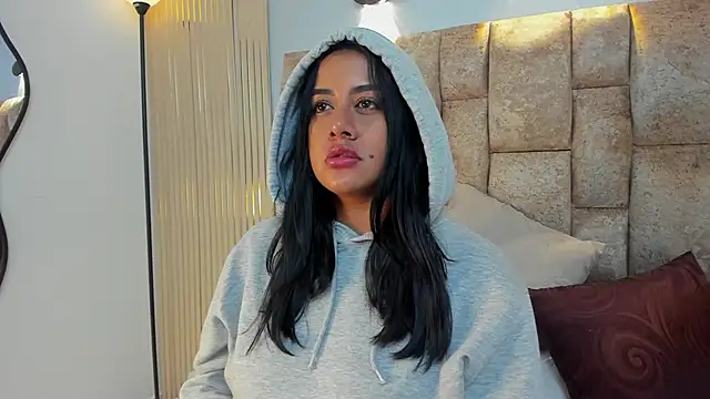 Snapshot of amatista__smith chatting on October 1, 2025, 8:15 pm amatista  smith online show from October 1, 2025, 8:15 pm