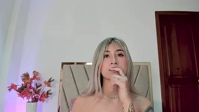 LucyJhonnsonn online show from December 7, 2024, 12:41 am