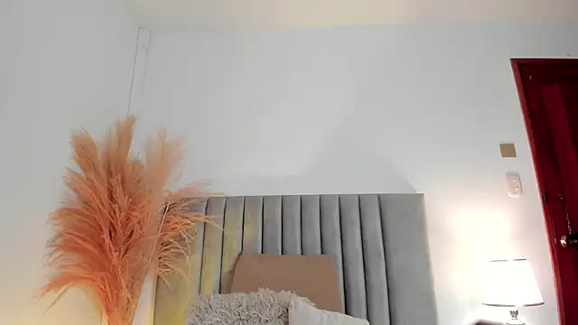 LucyJhonnsonn online show from December 10, 2024, 1:00 am