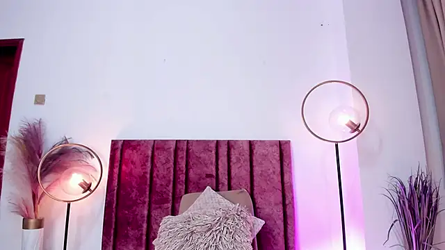 LucyJhonnsonn online show from December 11, 2024, 12:54 am