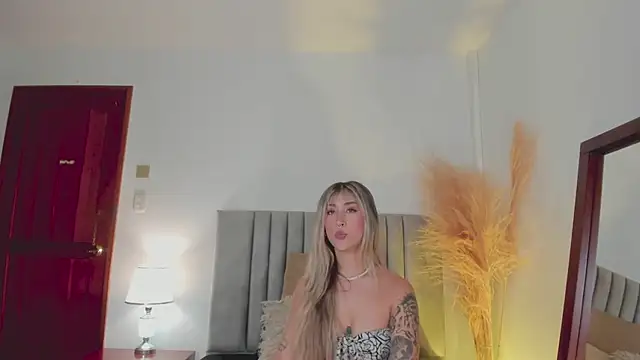 LucyJhonnsonn online show from January 17, 2025, 12:42 am