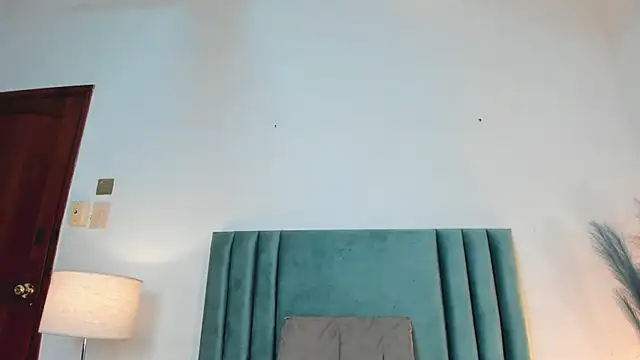 LucyJhonnsonn online show from February 1, 2025, 12:51 am