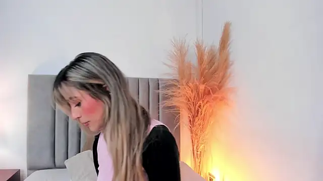 LucyJhonnsonn online show from February 5, 2025, 12:31 am