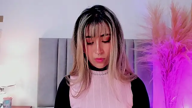 LucyJhonnsonn online show from February 5, 2025, 3:45 am