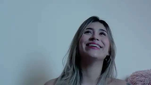 LucyJhonnsonn online show from September 18, 2025, 6:10 pm