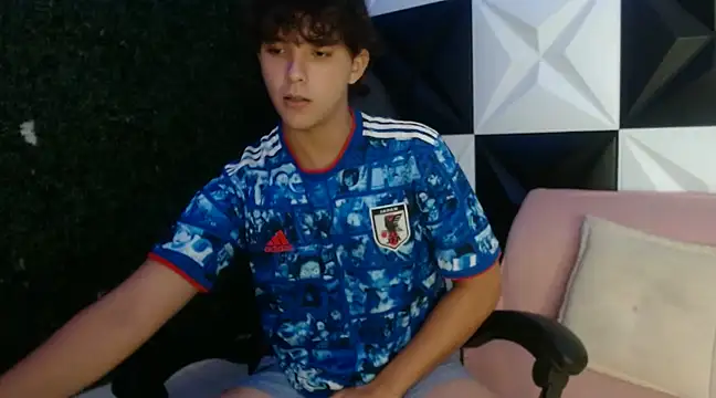 Dani cumboy online show from December 18, 2024, 1:15 am