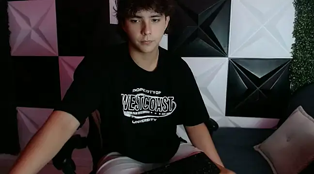 Dani cumboy online show from January 12, 2025, 3:28 am