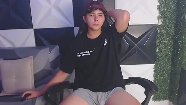 Dani cumboy online show from March 20, 2025, 5:46 am