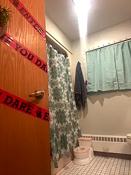 Snapshot of Lilsmokeshow017 chatting on September 28, 2025, 1:33 am Lilsmokeshow017 online show from September 28, 2025, 1:33 am