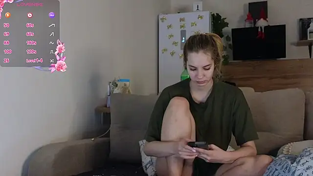 Girl alone home online show from January 12, 2025, 1:32 am