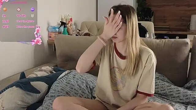 Girl alone home online show from February 12, 2025, 3:51 am