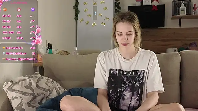 Girl alone home online show from February 13, 2025, 6:52 am