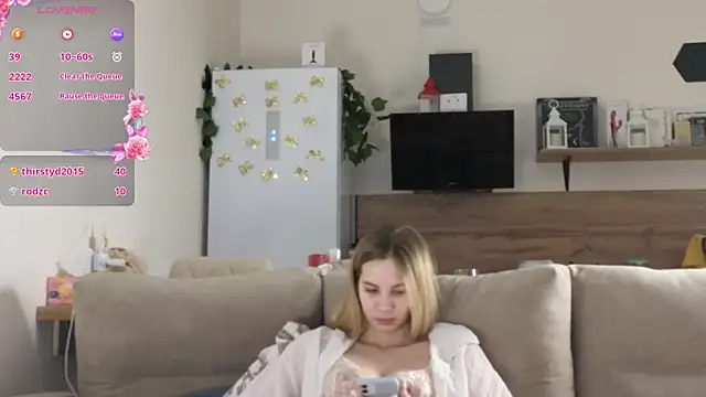 Girl alone home online show from February 16, 2025, 4:42 am