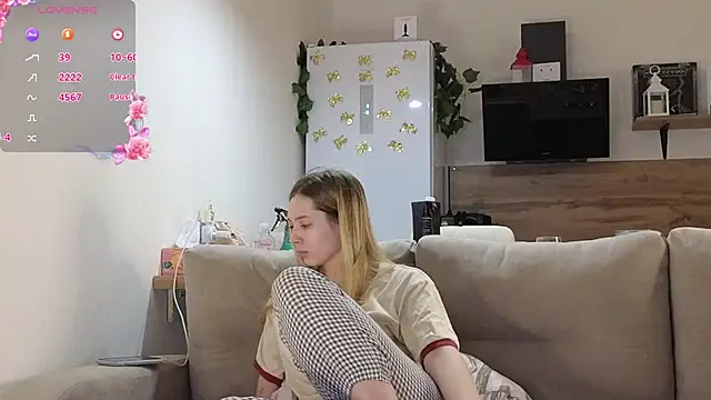 Girl alone home online show from February 19, 2025, 3:27 pm