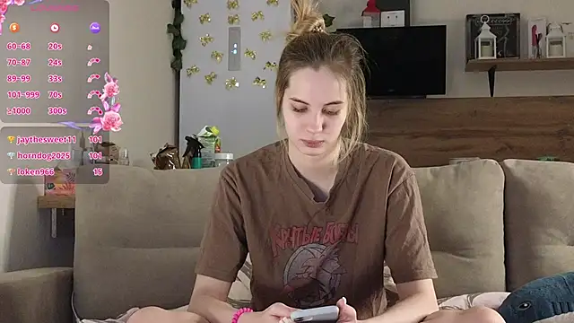 Girl alone home online show from February 20, 2025, 6:24 pm