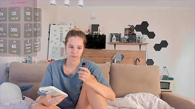 Snapshot of Girl_alone_home chatting on September 19, 2025, 3:41 am Girl alone home online show from September 19, 2025, 3:41 am