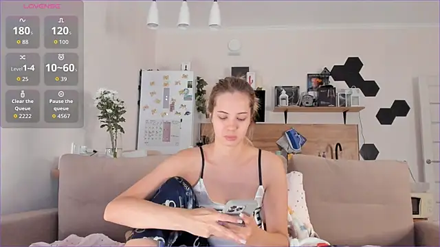 Snapshot of Girl_alone_home chatting on October 13, 2025, 4:01 am Girl alone home online show from October 13, 2025, 4:01 am