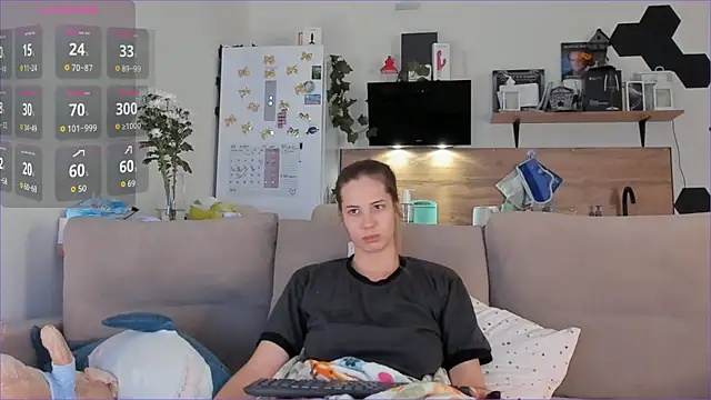 Snapshot of Girl_alone_home chatting on October 18, 2025, 4:15 am Girl alone home online show from October 18, 2025, 4:15 am