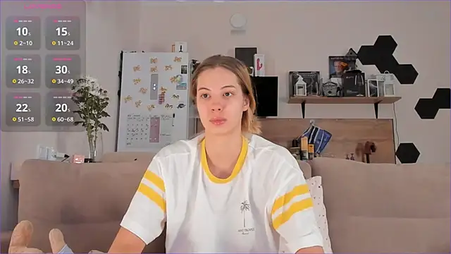 Snapshot of Girl_alone_home chatting on October 24, 2025, 3:47 am Girl alone home online show from October 24, 2025, 3:47 am