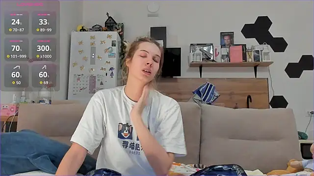 Girl alone home online show from December 19, 2025, 3:08 pm