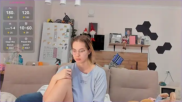 Girl alone home online show from January 9, 2026, 3:53 am