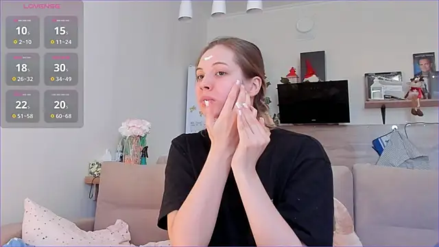 Snapshot of Girl_alone_home chatting on February 20, 2026, 4:09 am Girl alone home online show from February 20, 2026, 4:09 am