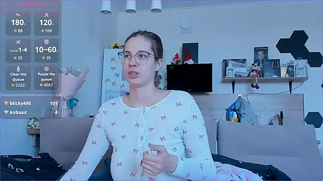 Snapshot of Girl_alone_home chatting on March 27, 2026, 8:26 am Girl alone home online show from March 27, 2026, 8:26 am