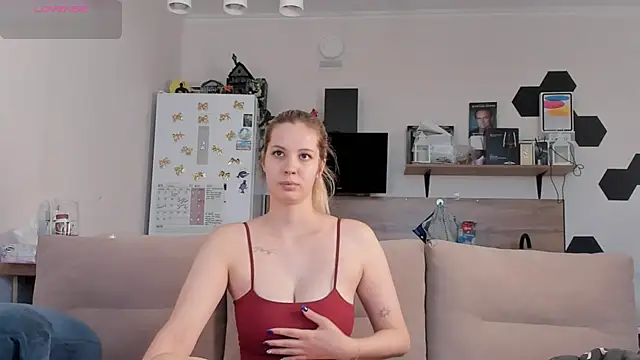 Girl alone home online show from June 15, 2026, 2:41 pm