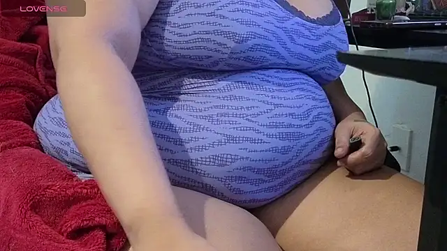 Snapshot of MrAndMrsCrook chatting on October 8, 2025, 1:53 pm MrAndMrsCrook online show from October 8, 2025, 1:53 pm