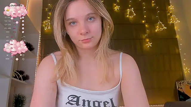 Snapshot of NaokoStifel chatting on January 25, 2025, 1:10 am NaokoStifel online show from January 25, 2025, 1:10 am