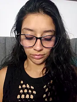 Snapshot of BrittanyDiaz chatting on November 4, 2025, 7:35 pm BrittanyDiaz online show from November 4, 2025, 7:35 pm