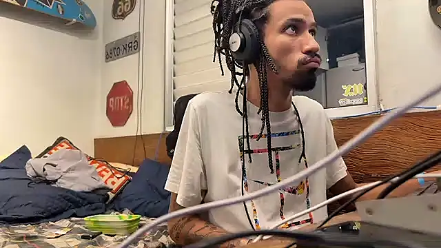 hotcamboy420 online show from December 10, 2024, 5:17 am