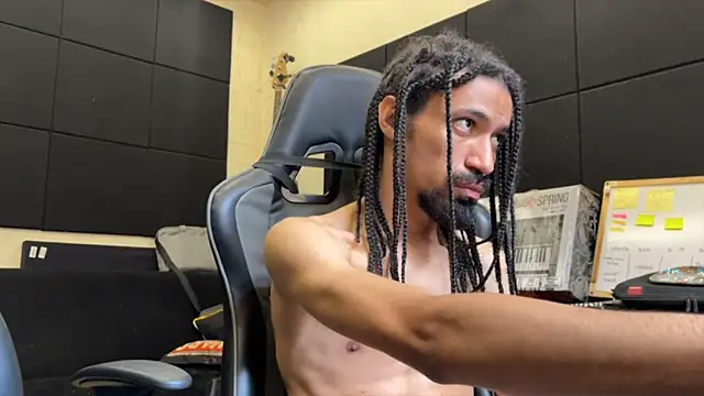 hotcamboy420 online show from May 5, 2026, 5:21 pm
