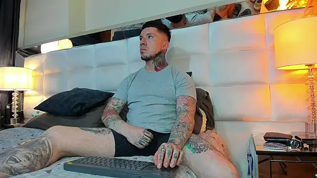 Snapshot of Adam_tatto chatting on September 30, 2025, 1:43 am Adam tatto online show from September 30, 2025, 1:43 am