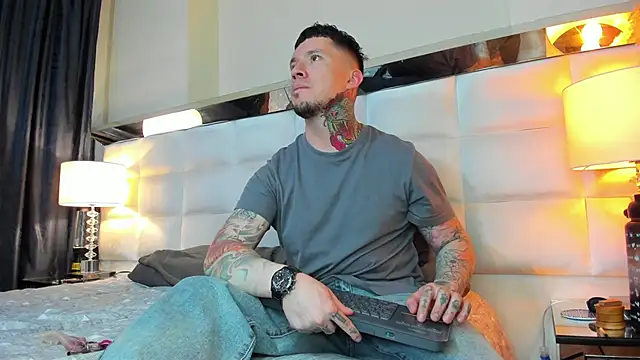 Snapshot of Adam_tatto chatting on October 5, 2025, 4:00 am Adam tatto online show from October 5, 2025, 4:00 am