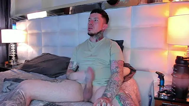 Snapshot of Adam_tatto chatting on October 11, 2025, 3:39 am Adam tatto online show from October 11, 2025, 3:39 am