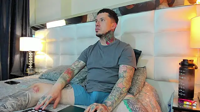 Snapshot of Adam_tatto chatting on October 25, 2025, 5:37 am Adam tatto online show from October 25, 2025, 5:37 am