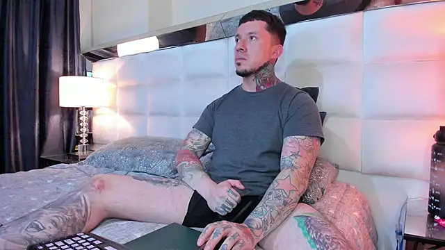 Snapshot of Adam_tatto chatting on October 26, 2025, 2:50 am Adam tatto online show from October 26, 2025, 2:50 am