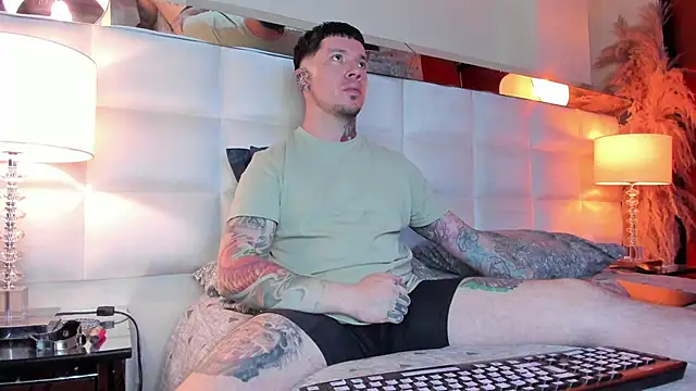 Snapshot of Adam_tatto chatting on November 1, 2025, 2:46 am Adam tatto online show from November 1, 2025, 2:46 am