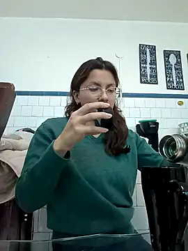 karlamorris  online show from December 13, 2024, 1:22 pm