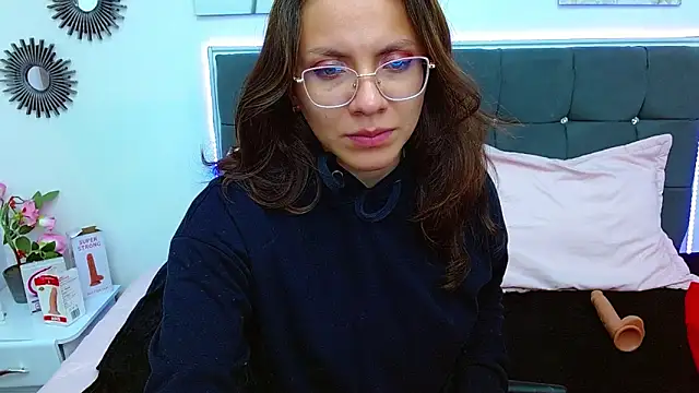 karlamorris  online show from December 31, 2024, 9:31 am