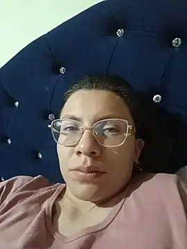 karlamorris  online show from October 24, 2025, 3:14 am