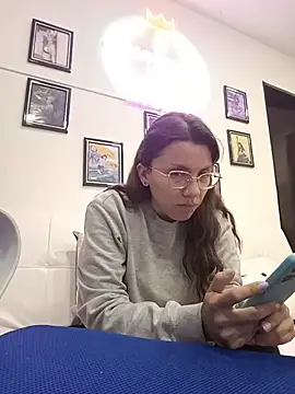 karlamorris  online show from November 11, 2025, 1:33 pm