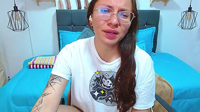 karlamorris  online show from November 16, 2025, 4:51 am