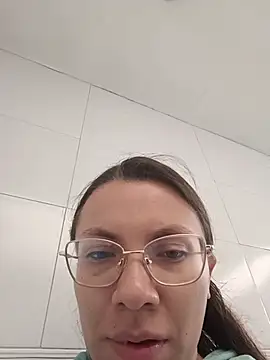 karlamorris  online show from December 3, 2025, 1:20 pm